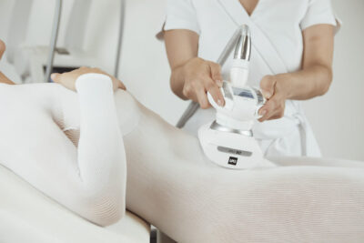 Client receiving a professional Endermologie Lipomassage cellulite reduction treatment